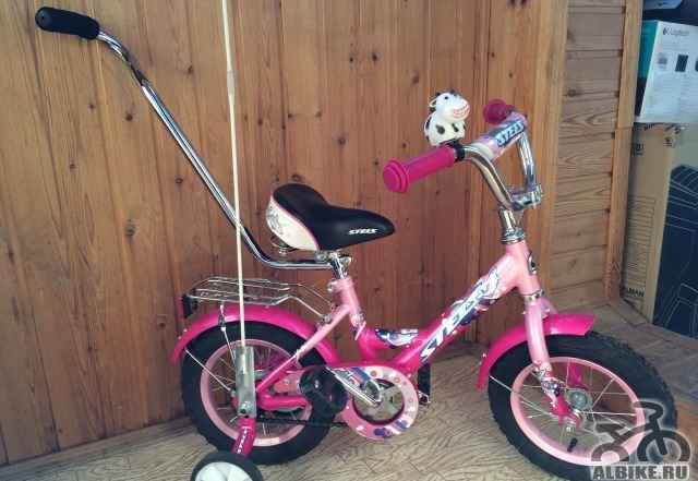 Детский велосипед и роликовые коньки
