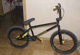 Велосипед BMX. Черного цвета. Состояние нового