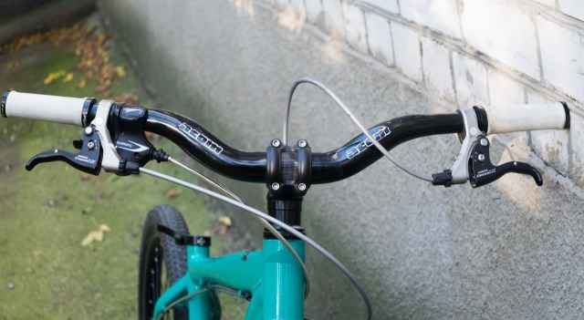 Горный велосипед на прочных деталях