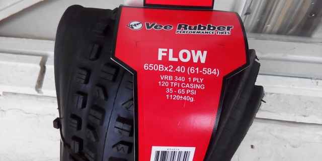 Велопокрышка Vee Rubber Flow 27.5"х2.4"
