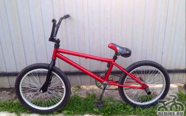 Продаю велосипед BMX (красный)