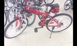 Велосипед марки Ланд Ровер красный