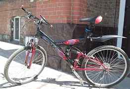 Велосипед с двумя амортизаторами