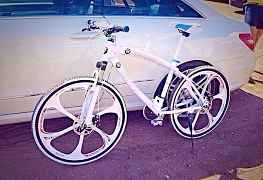 Велосипед бмв (БМВ Х1) белый, литые диски(с замком