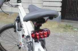 Яркий красный велосипедный фонарь Cateye TD-LD1100