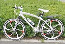 Велосипед на литых дисках, белый